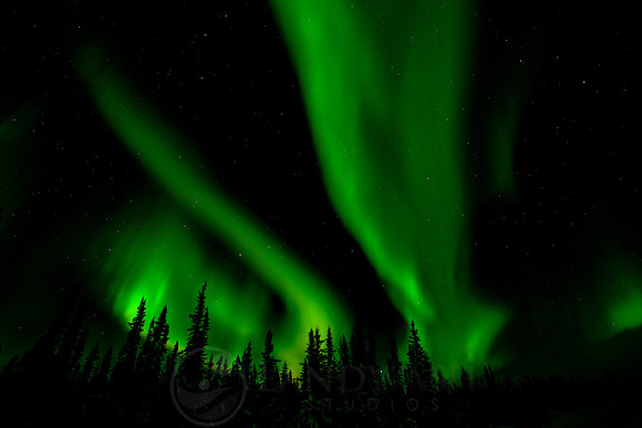 Vee Lake Aurora